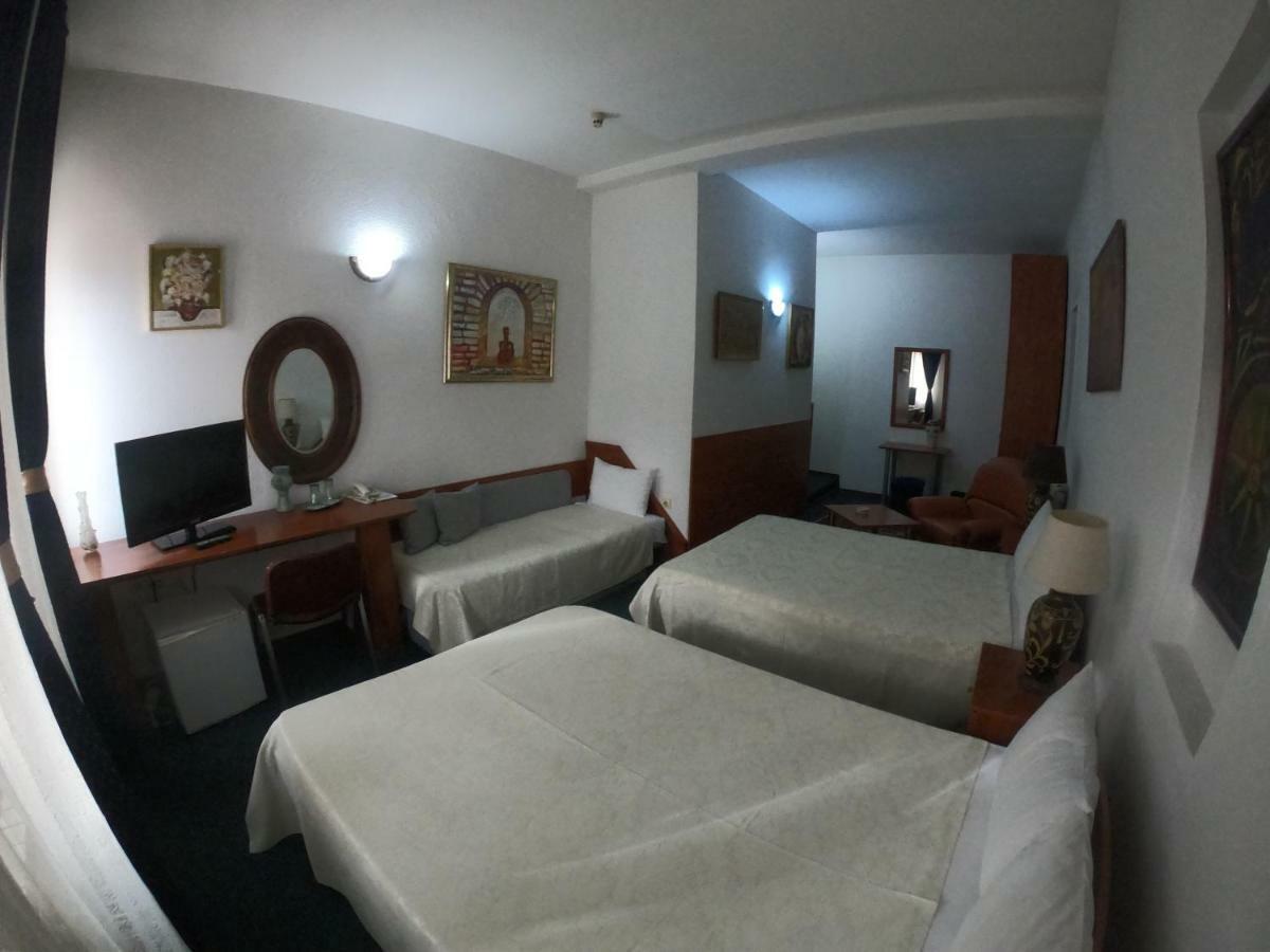 סקופיה Hotel Vergina מראה חיצוני תמונה